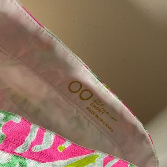 Lilly Pulitzer Buttercup Shorts Flamingo Pink Don’t Give A Cluck - Picture 7 of 8